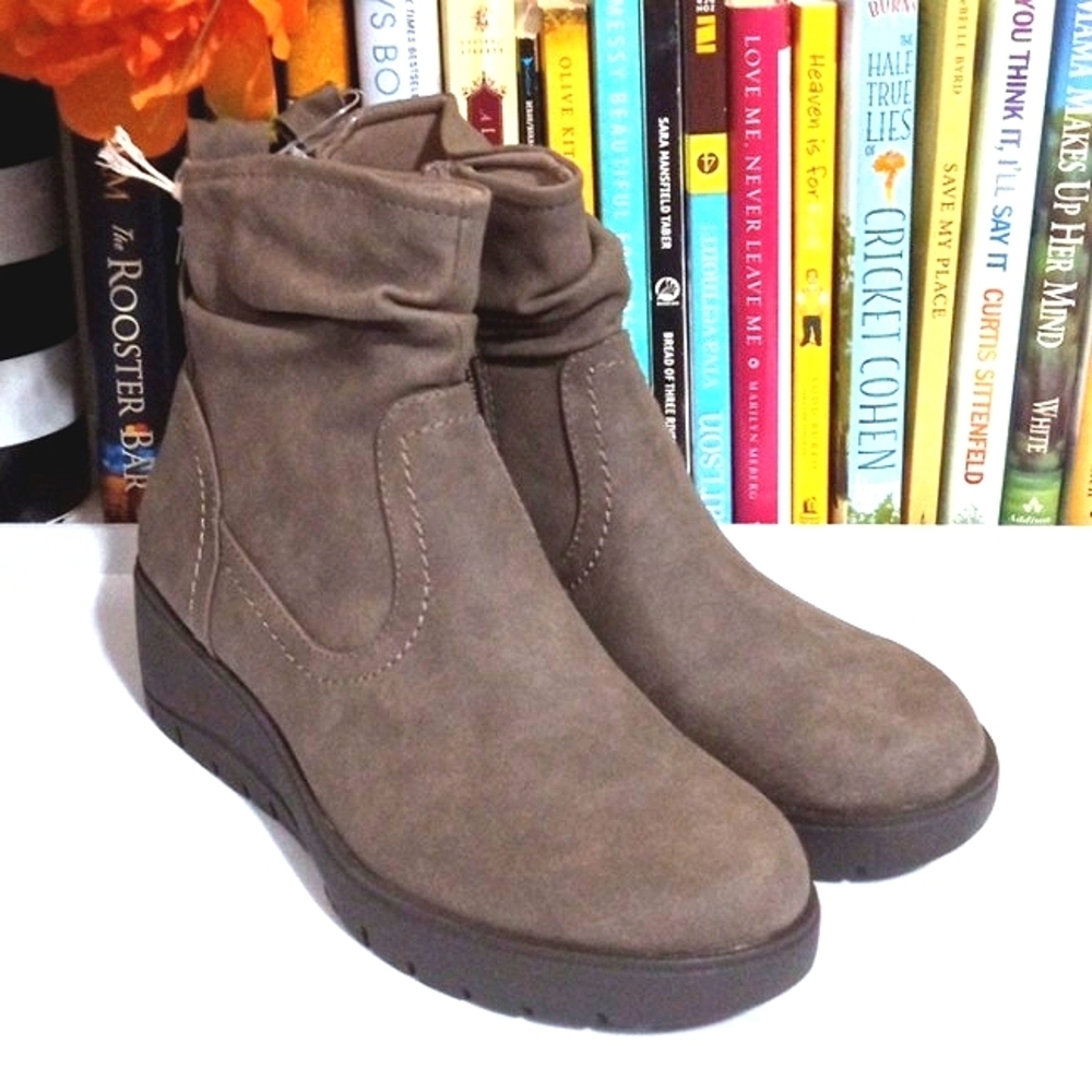 CLIFFS BY WHITE MOUNTAIN BROWN  WEDGE HEEL ANKLE BOOTS SIZE 6 NWT
